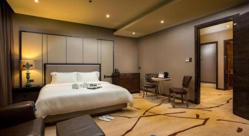 Lotus Blu Hotel Legazpi Exterior photo